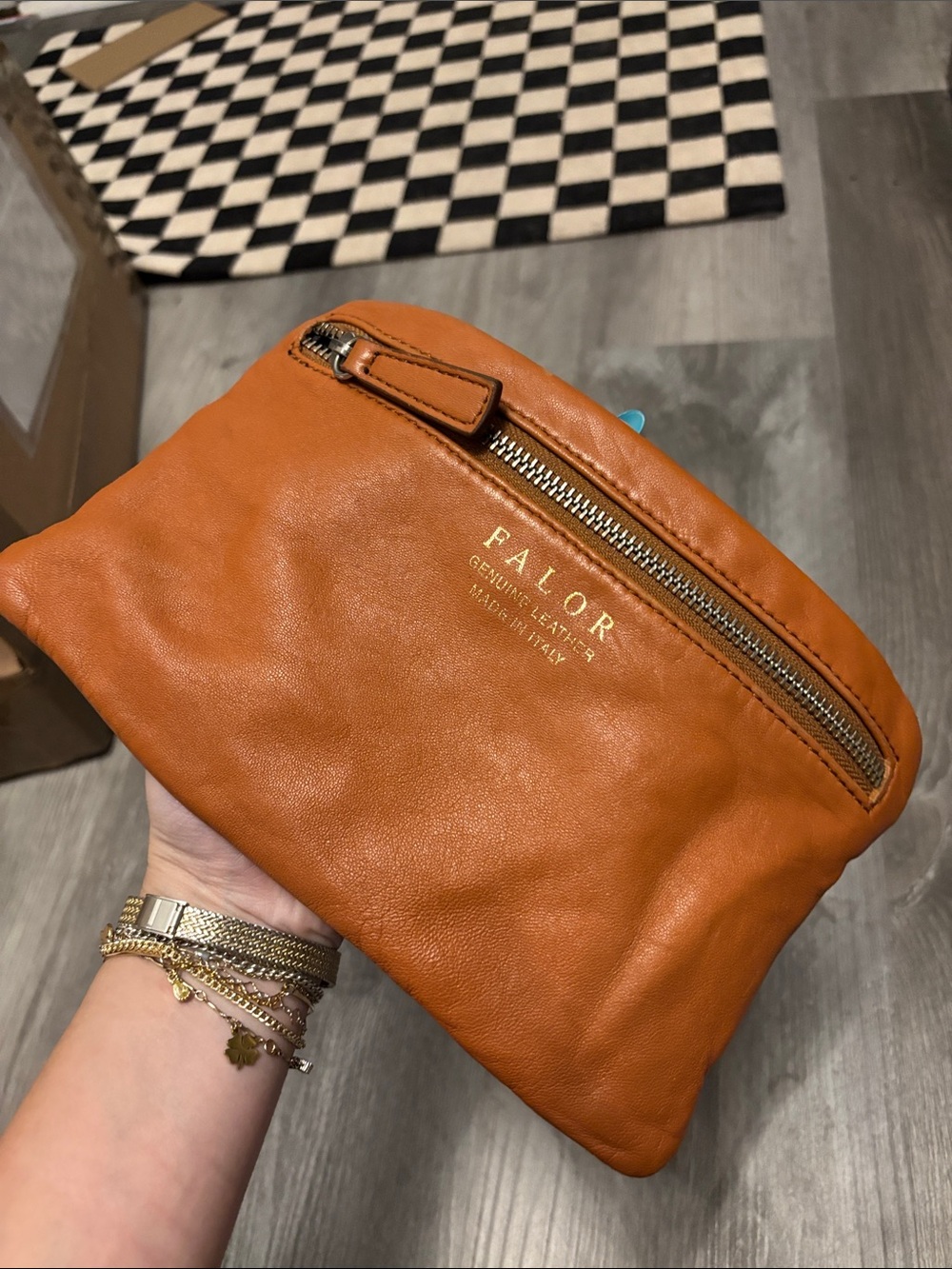 FALOR Made in Italy Genuine Leather Wristlet Zip Clutch - Cognac - Picture 6 of 6